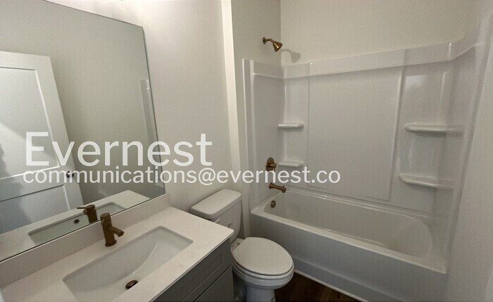 Building Photo - 724 Belletrace Cir