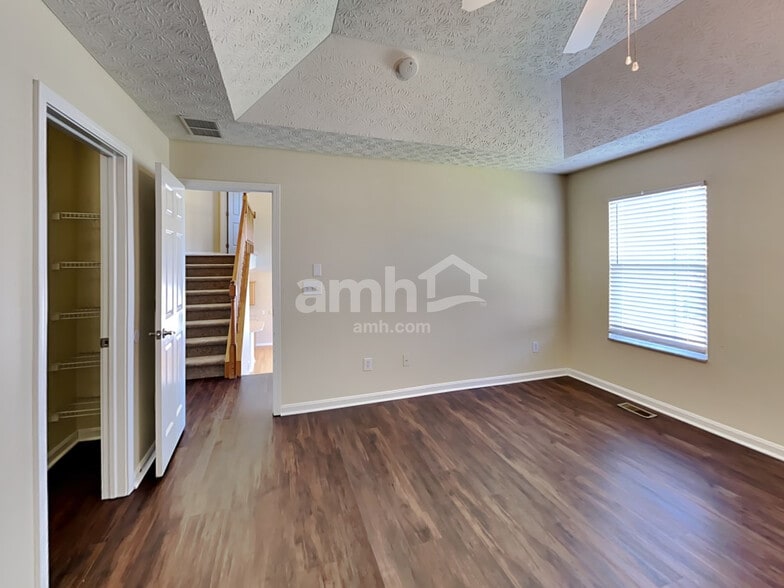 Building Photo - 10136 Corona Ln