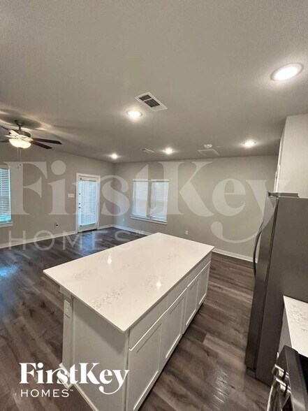 Building Photo - 341 N Centro Cir