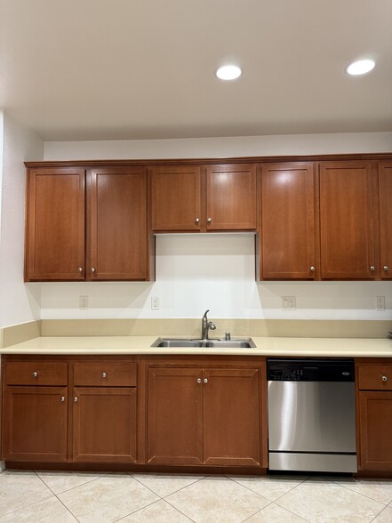 kitchen - 28063 Catherine Dr