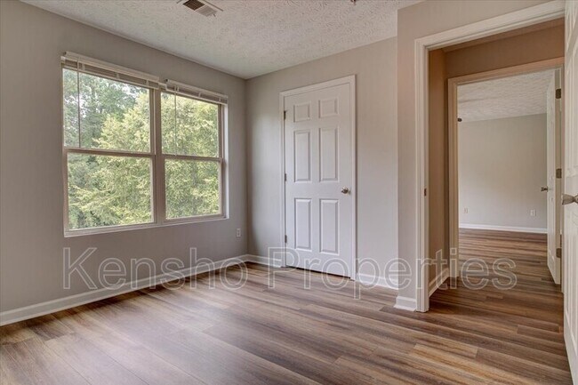 Building Photo - 5302 Fairington Club Dr