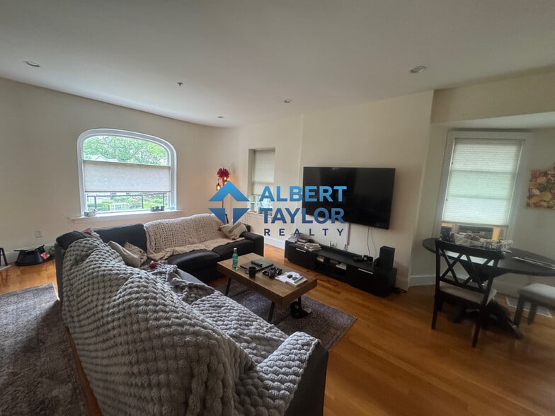 Primary Photo - 10 Selkirk Rd