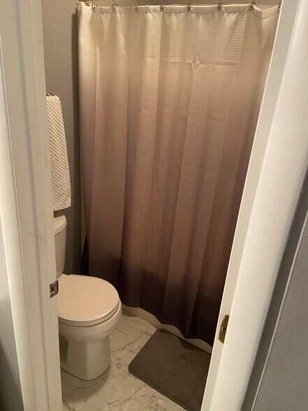 Building Photo - 1286 Clifden Grn