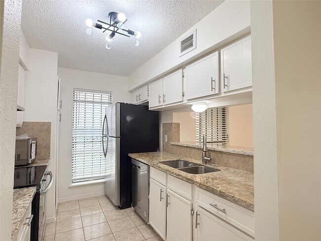 Building Photo - 6701 Sands Point Dr