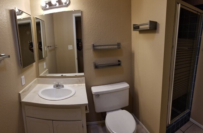 Building Photo - EXCELLENT CORNER LOT HOME IN ADULT COMMUNITY!