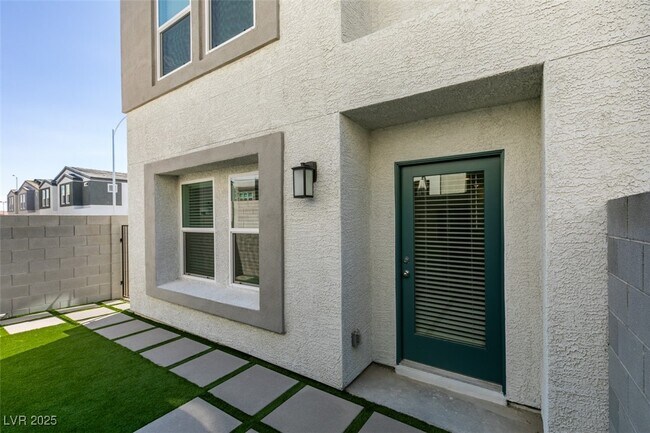 Building Photo - 6229 Mangler St