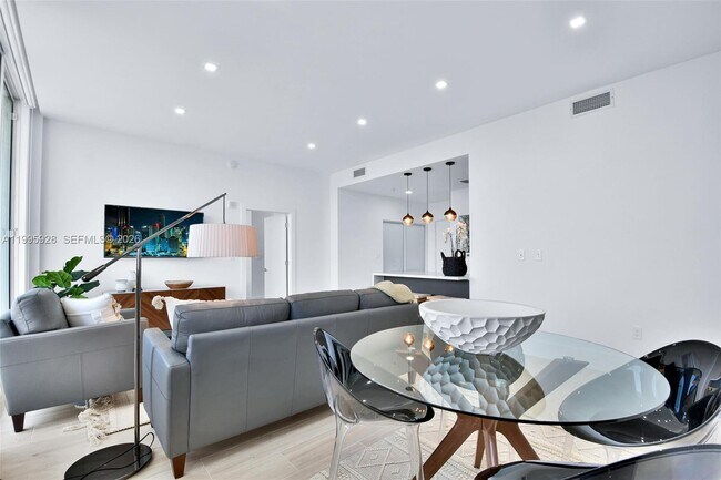 Building Photo - 18800 NE 29th Ave