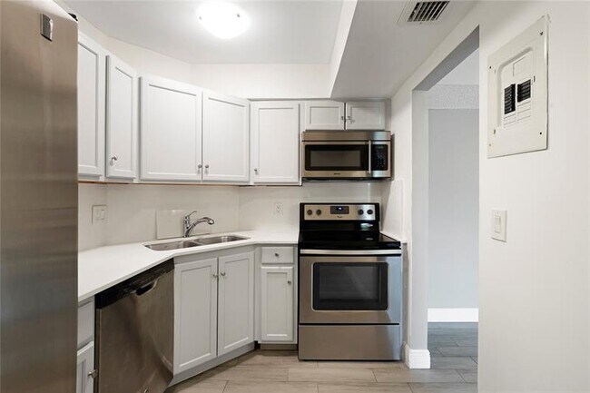 Building Photo - 3280 Spanish Moss Terrace
