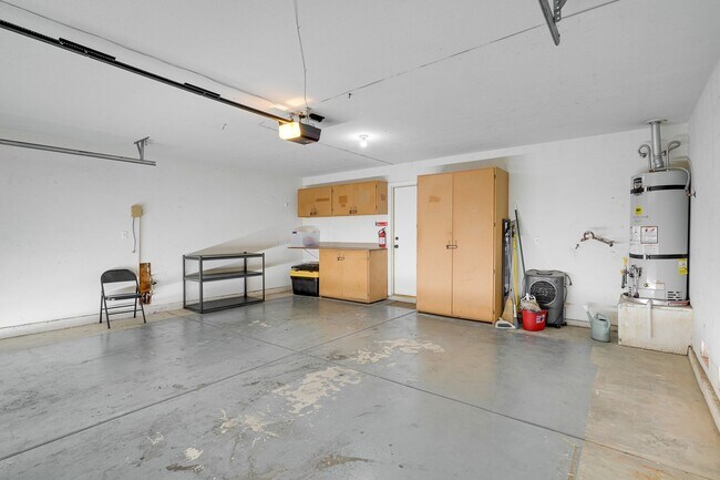 Building Photo - Fully Furnished Single-Story Gem – Spaciou...