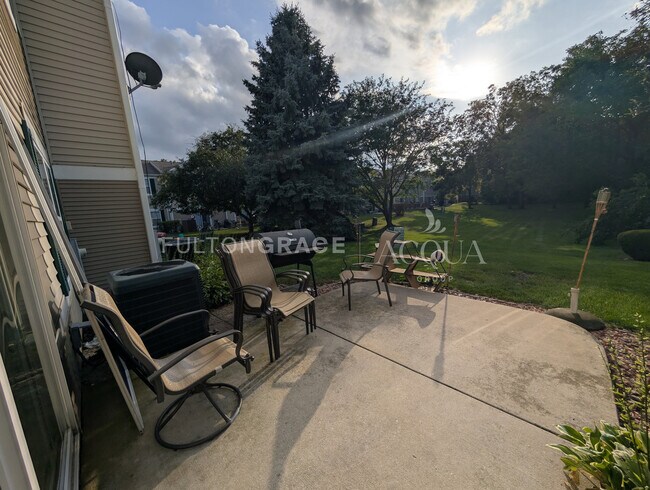 Building Photo - 2551 Oak Tree Ln