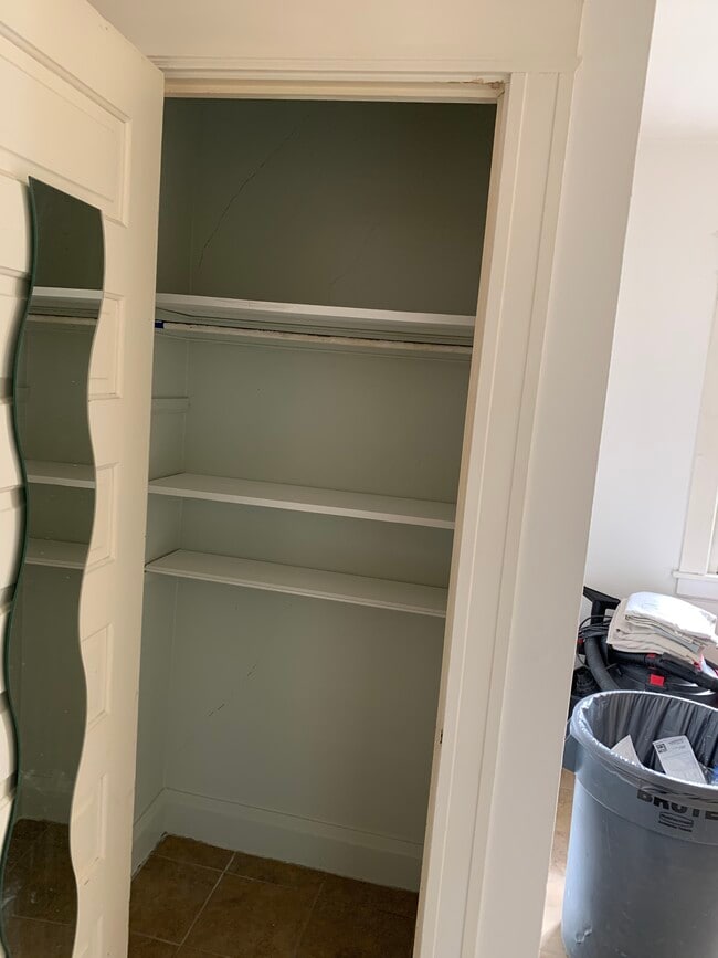 Building Photo - 2274 Robinwood Ave