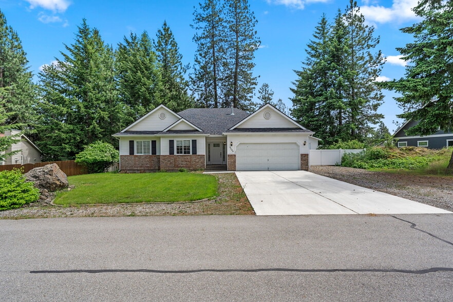 Primary Photo - 8290 N Uplands Dr