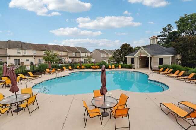 Building Photo - 372 Azalea Cir