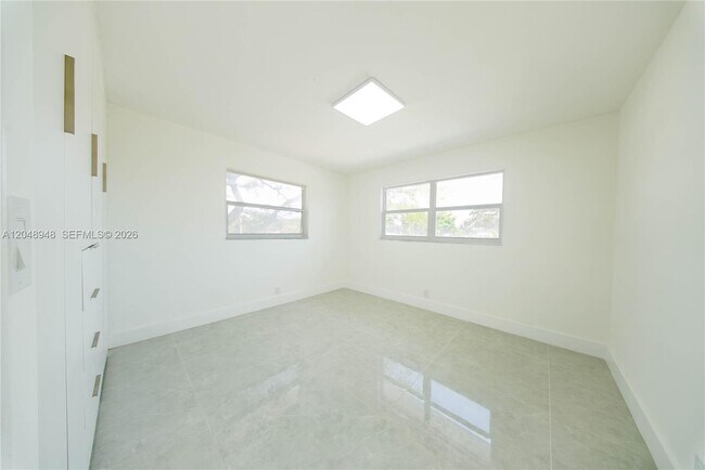 Building Photo - 2458 Polk St