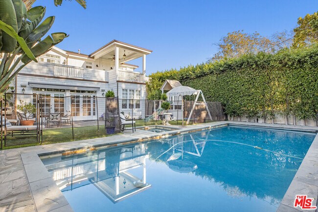 Building Photo - 765 N Almar Ave