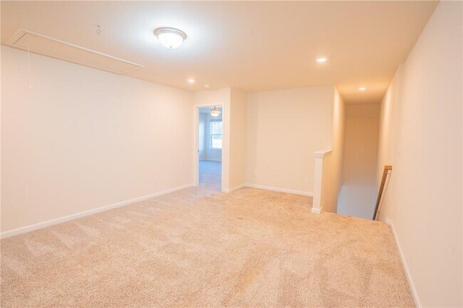 Building Photo - 1060 Sunny Lk Dr