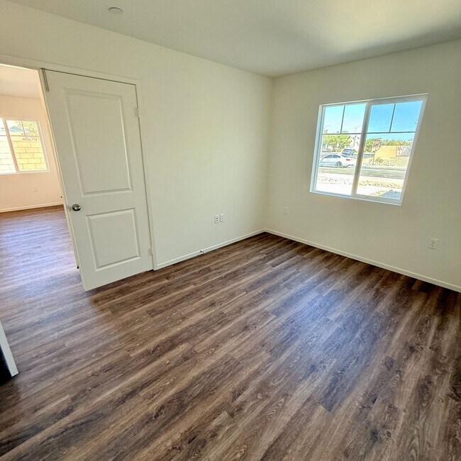 Building Photo - BRAND NEW 4 BEDROOM ADELANTO HOME