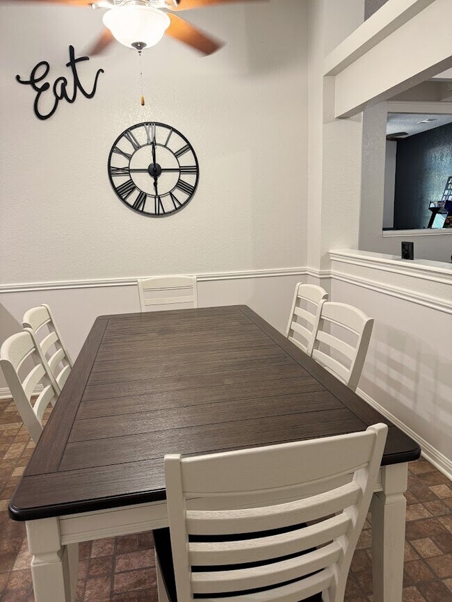 Building Photo - 105 Sky Country Dr