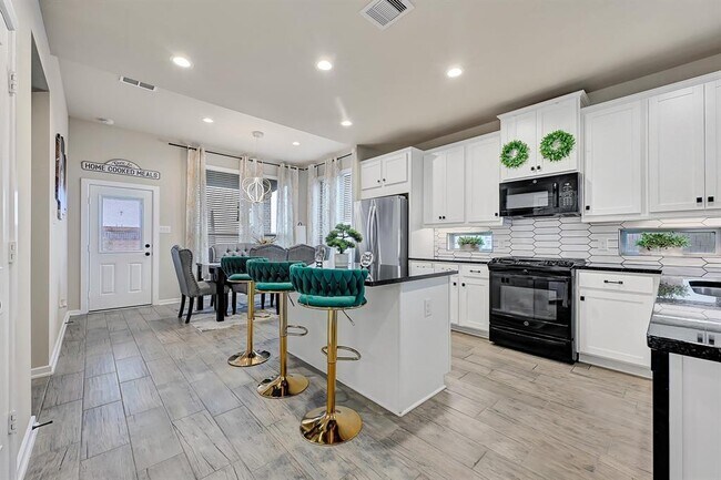 Building Photo - 7006 Winterberry Gln Ln