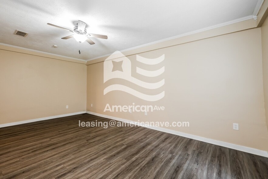 Building Photo - 475 Lowe Cir