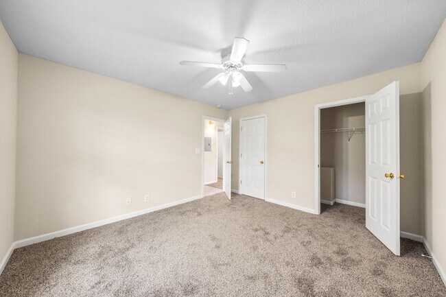Building Photo - Kingsbury Drive-936A