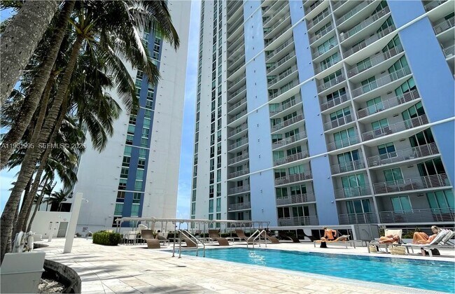 Building Photo - 335 S Biscayne Blvd