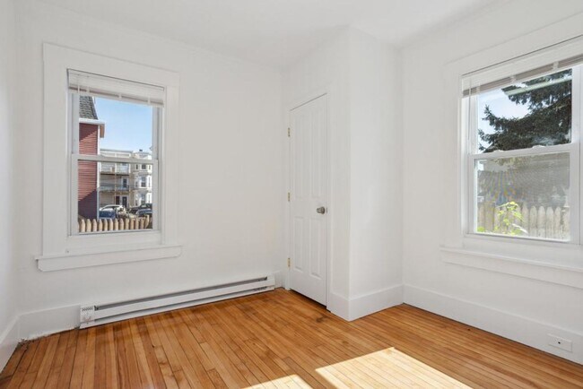 Building Photo - 33 Jackson St