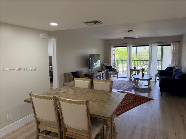 Building Photo - 491 Racquet Club Rd