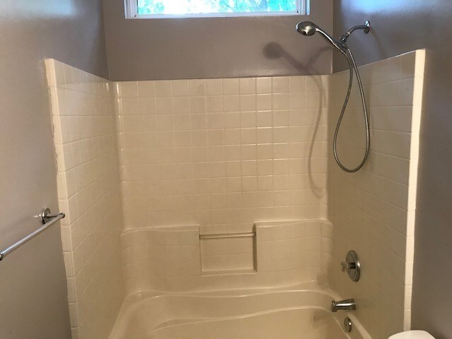 Building Photo - 8969 Meadowmont View Dr