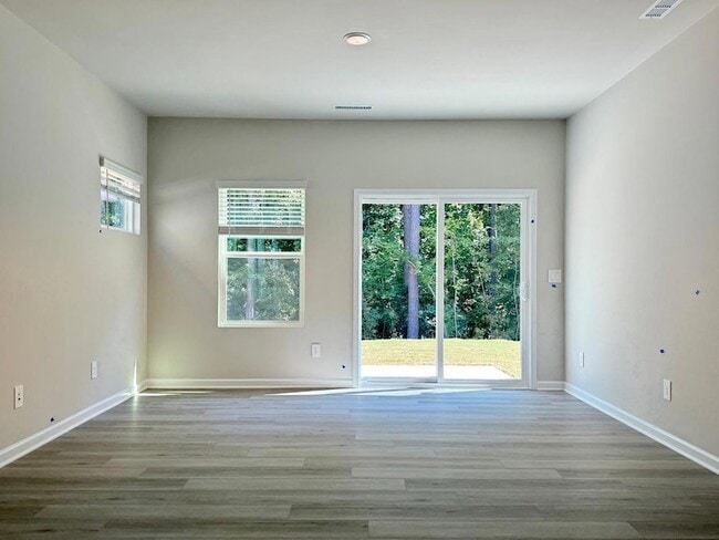 Building Photo - 433 Squirrel Oaks Ln