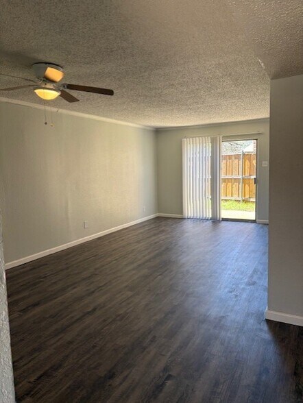 Building Photo - 1235 Cavender Dr