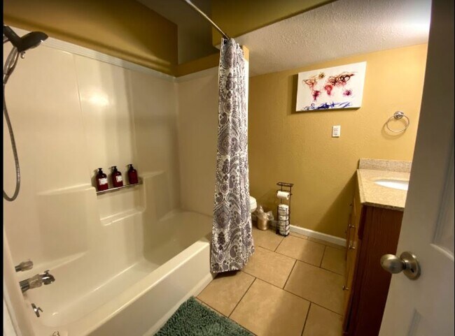 Building Photo - 1131 S 8th St