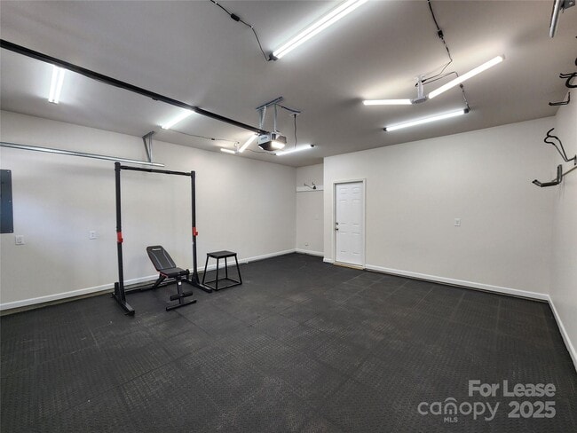 Building Photo - 326 Sadie Dr