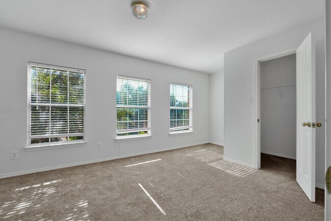 Building Photo - 26803 Sparrow Ridge