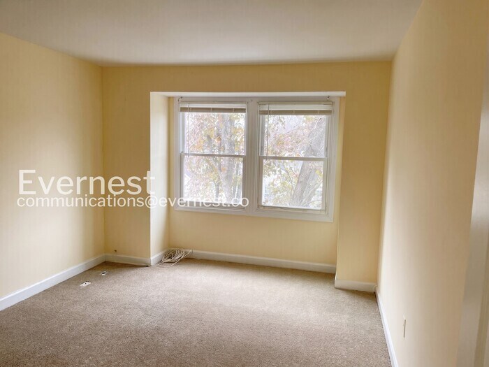 Building Photo - 12135 Salemtown Dr