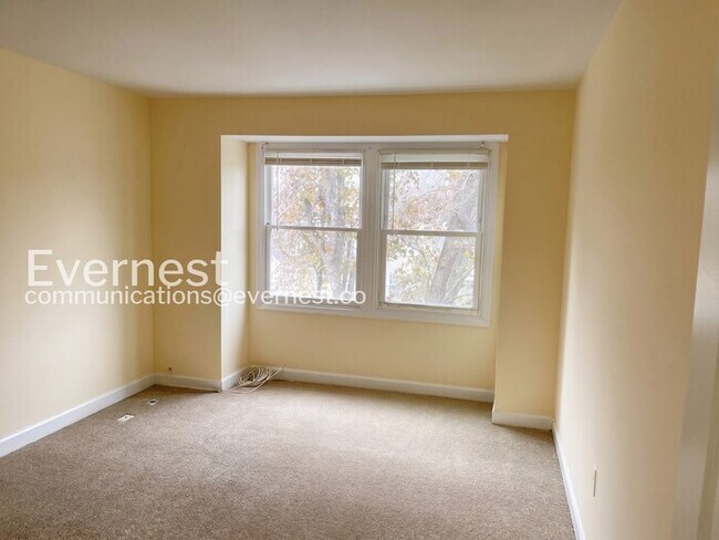 Building Photo - 12135 Salemtown Dr