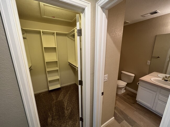 Building Photo - 5225 White Willow Dr