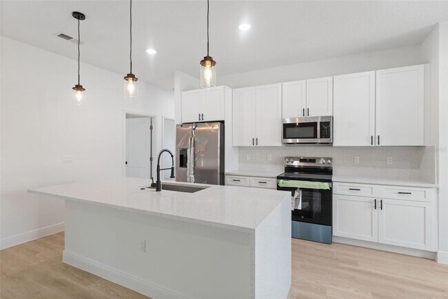 Building Photo - 746 Marion Oaks Manor