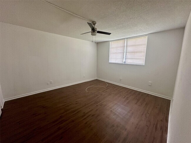 Building Photo - 5980 NW 64th Ave