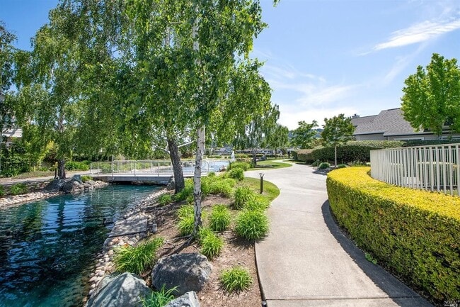 Building Photo - 10 Gregory Pl