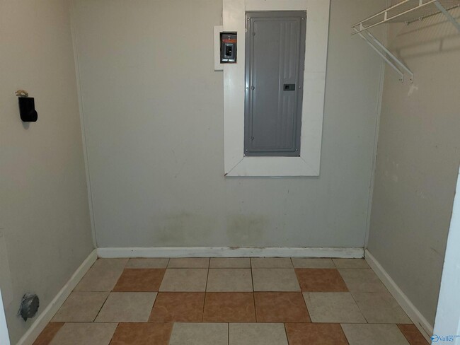 Building Photo - 2248 Norwood Dr NW