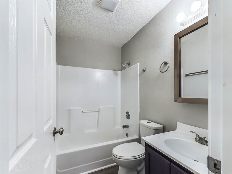 Building Photo - 754 Old Stage Rd