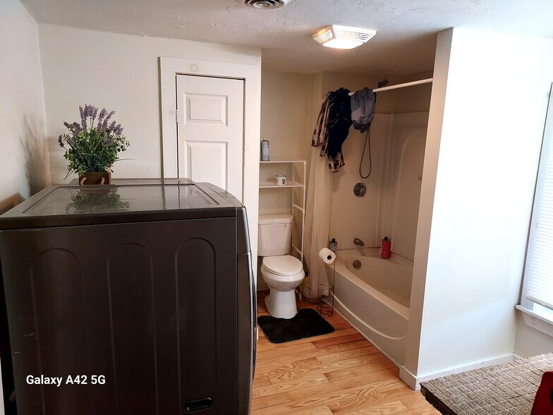 Building Photo - 64 Chase Ave