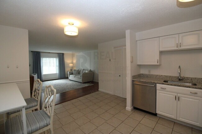 Building Photo - 50 Brookside Dr