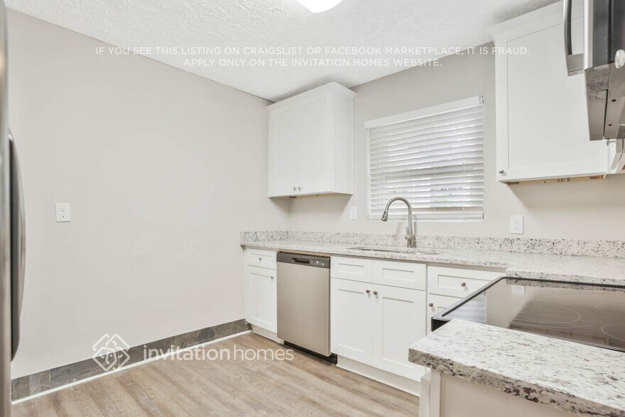 Building Photo - 2100 Dellwood Pl