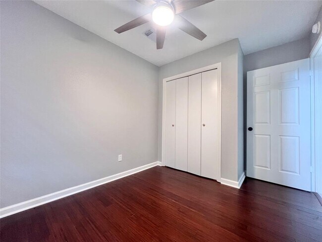 Building Photo - 15543 Scenic Haven Dr