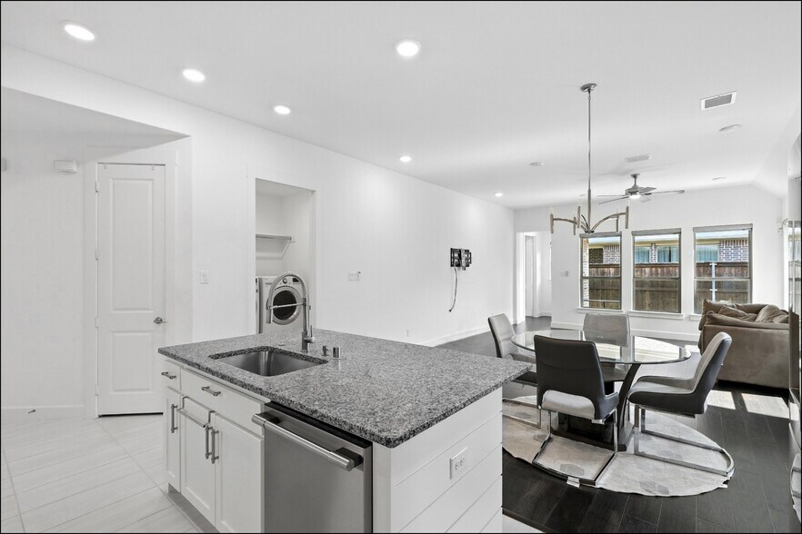 Building Photo - 2284 Bower Ln
