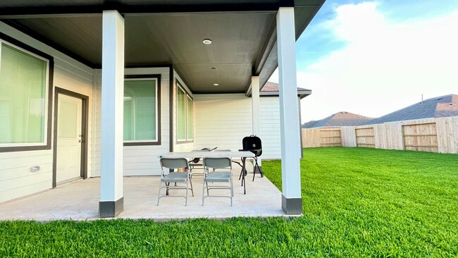 Building Photo - 4516 Bartagrass Dr