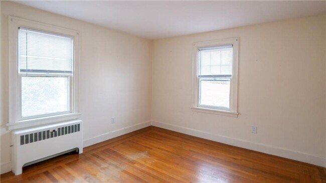 Building Photo - 118 Ruggles Ave