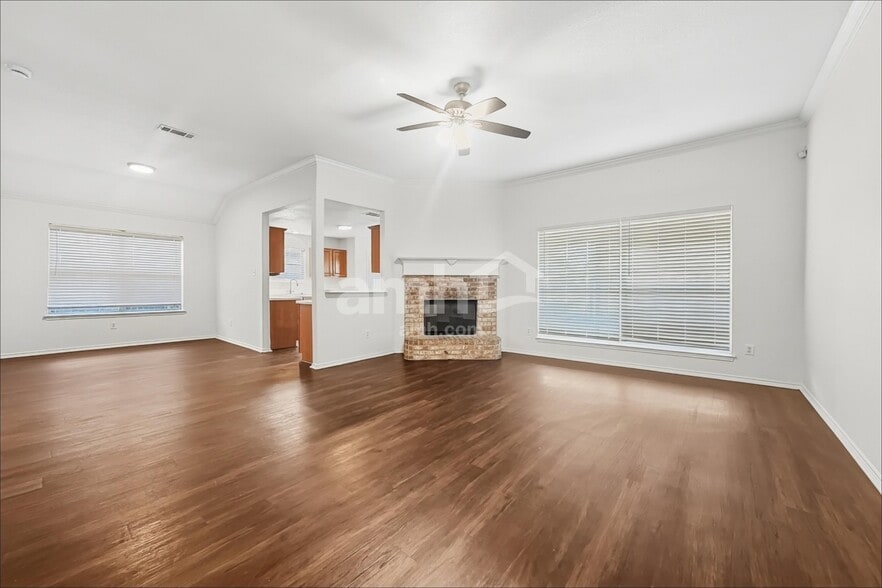 Building Photo - 961 Mesa Vista Dr